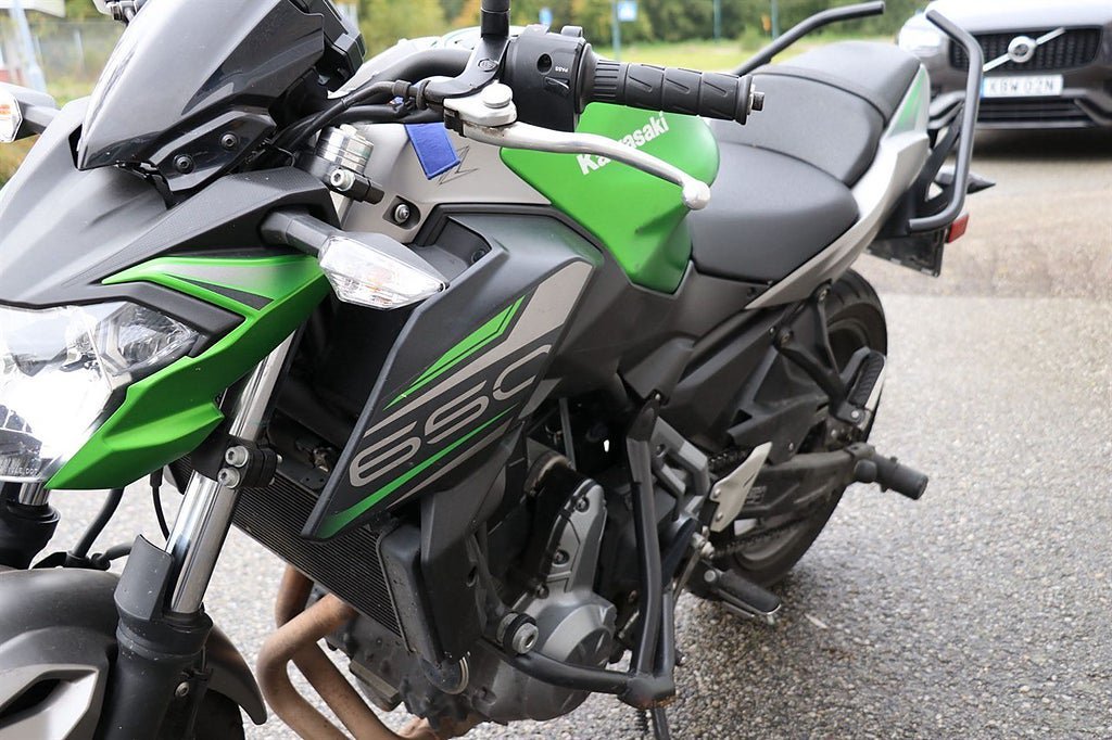 Vehicle Image 6