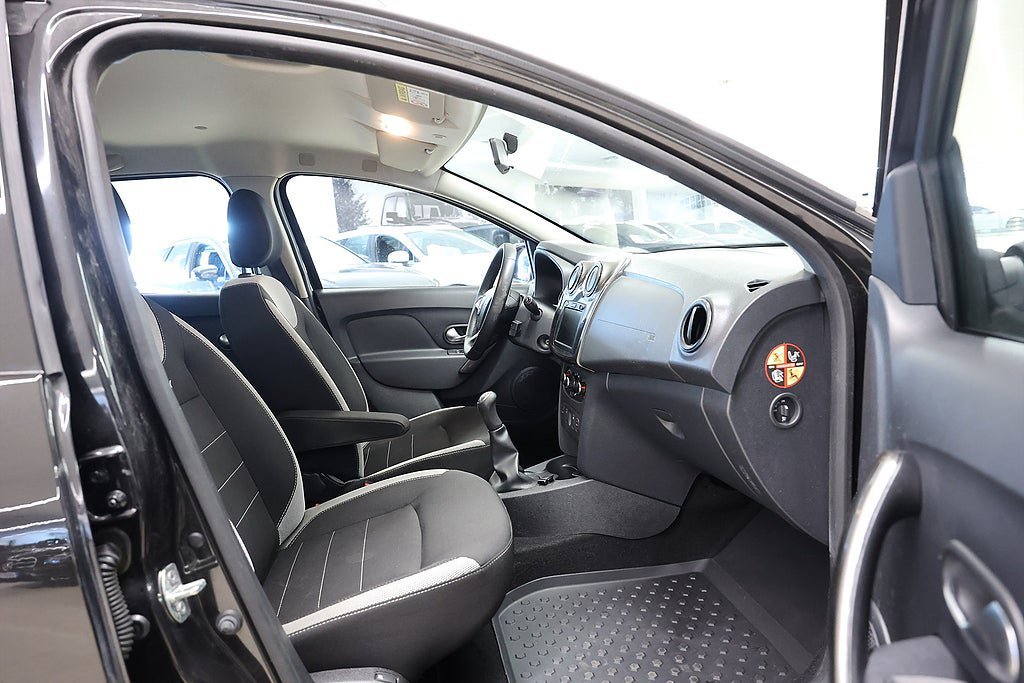 Vehicle Image 13