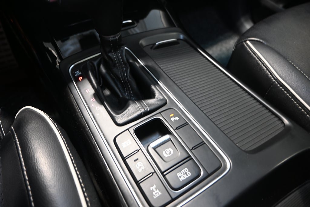 Vehicle Image 25