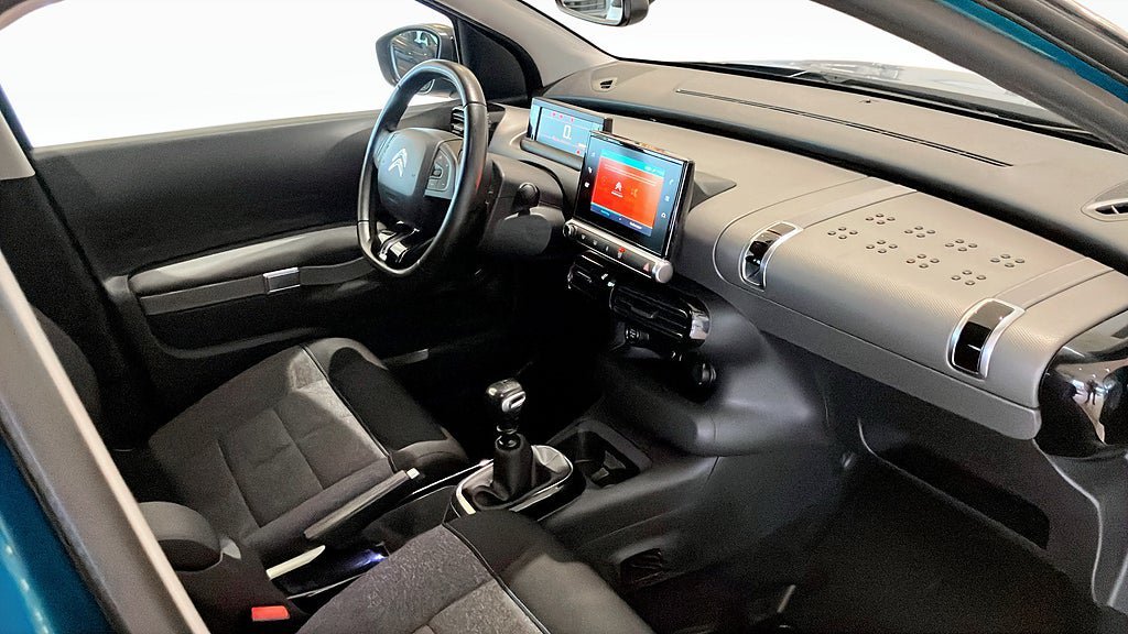 Vehicle Image 11