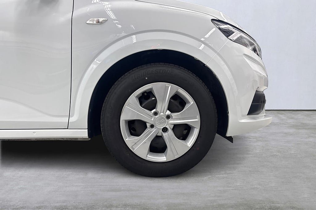 Vehicle Image 13
