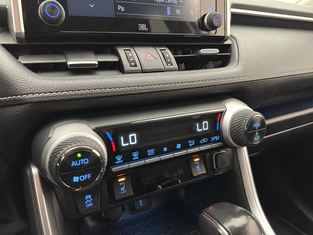 Vehicle Image 24