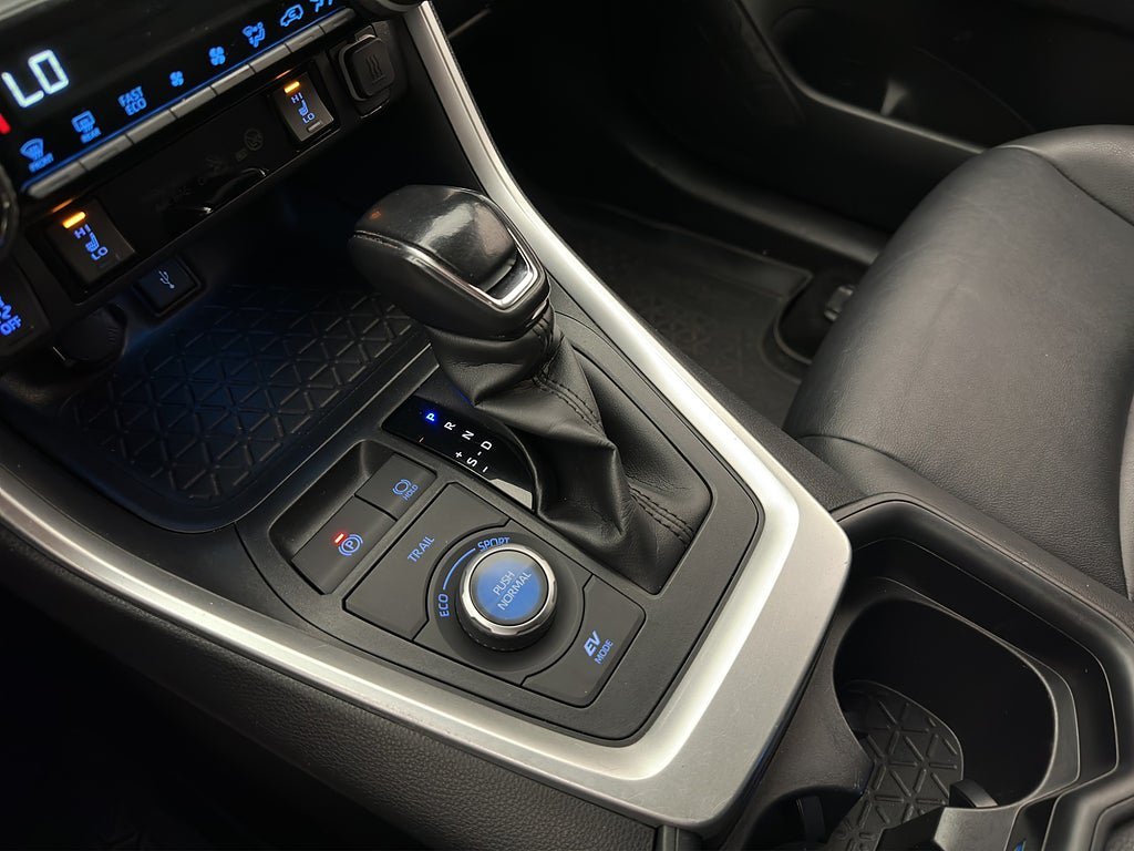 Vehicle Image 25