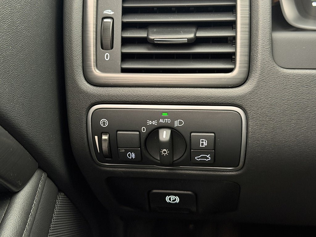 Vehicle Image 28