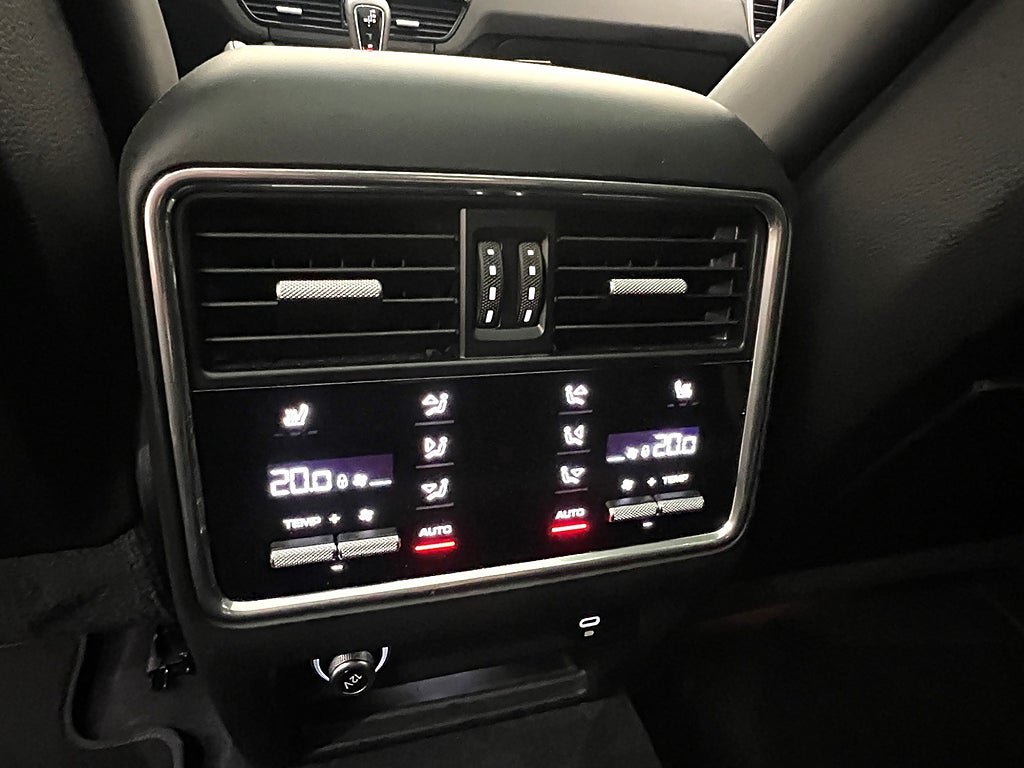 Vehicle Image 38