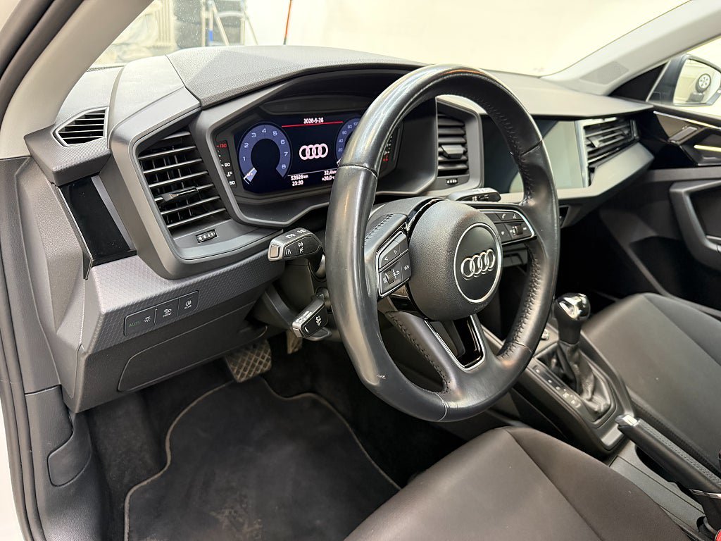 Vehicle Image 12