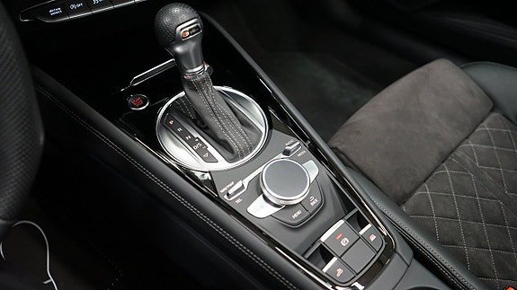 Vehicle Image 24