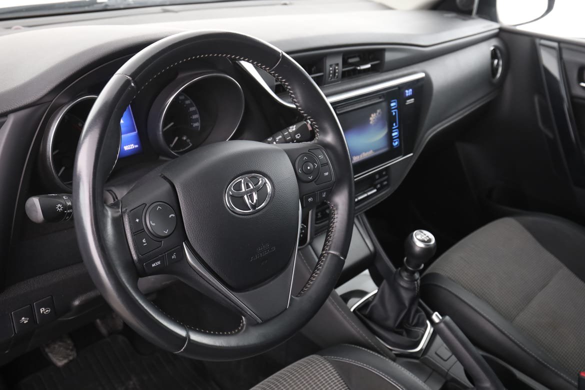 Vehicle Image 12