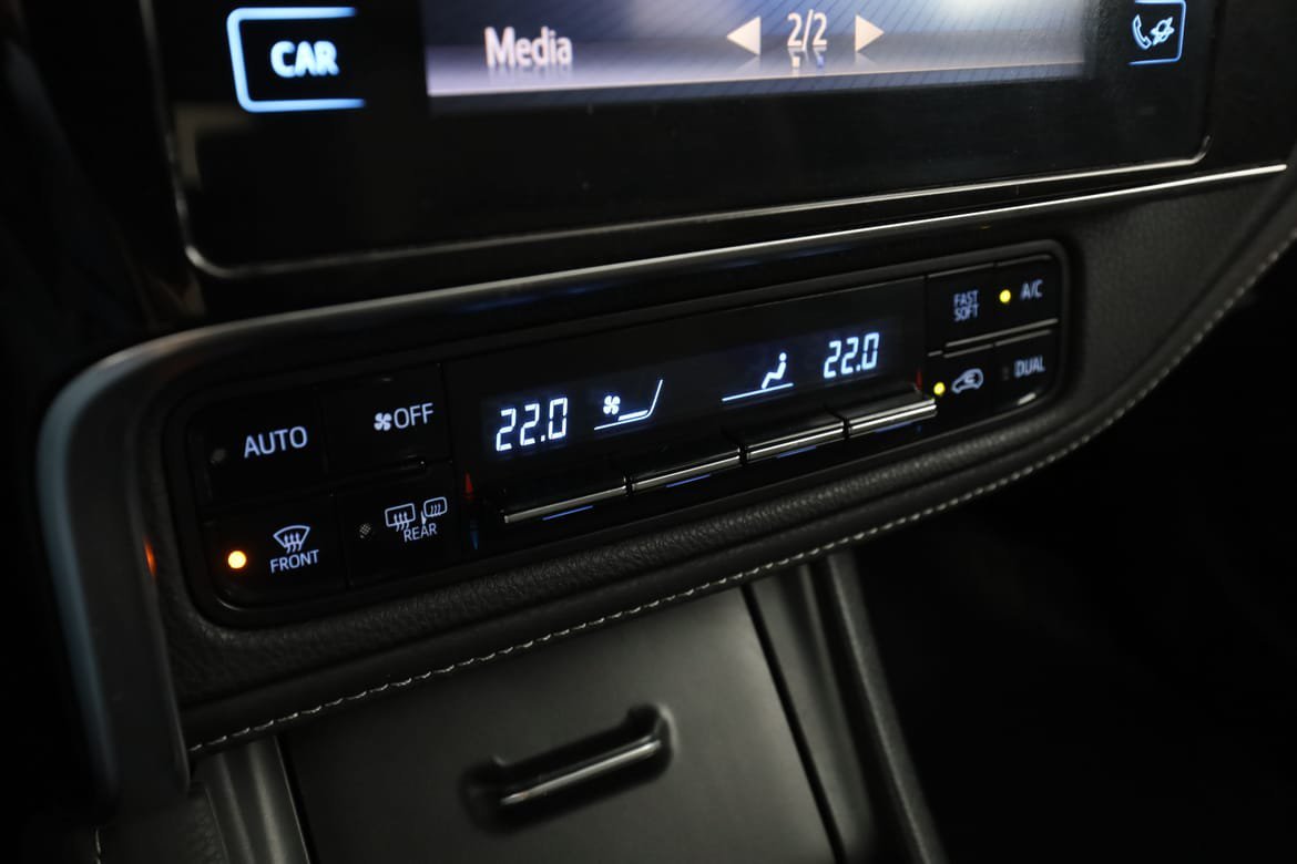 Vehicle Image 25