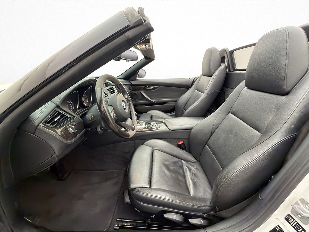 Vehicle Image 11