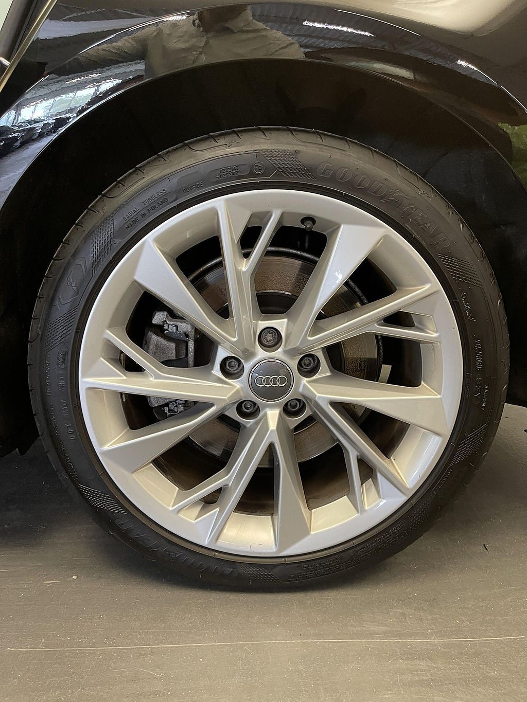 Vehicle Image 9