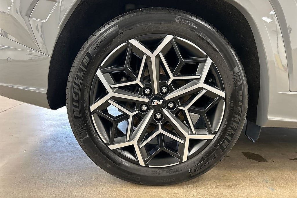 Vehicle Image 16