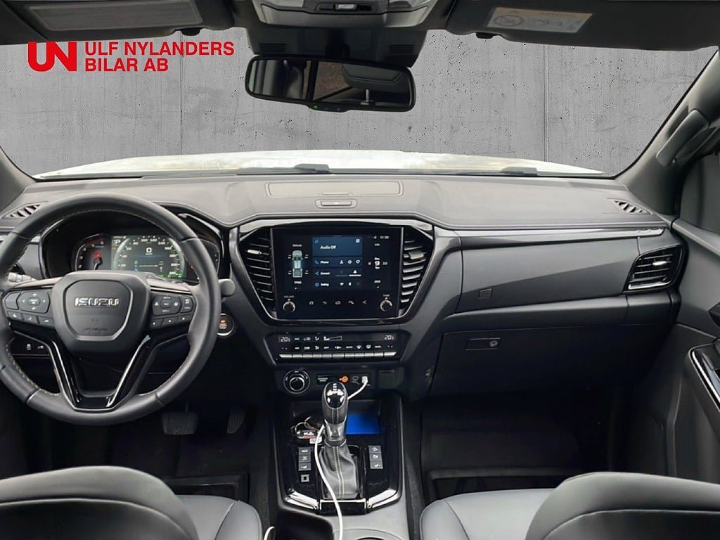 Vehicle Image 12