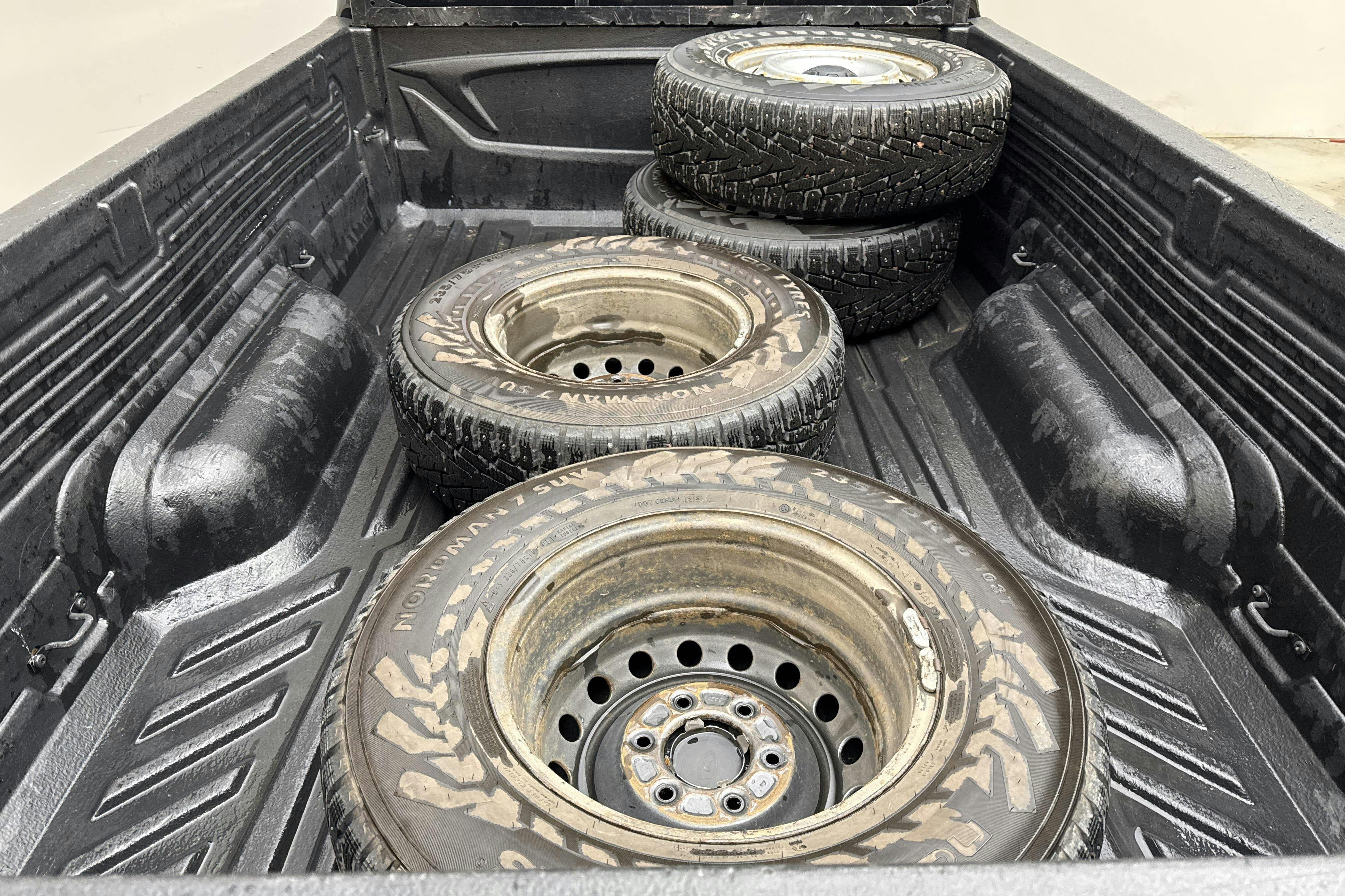 Vehicle Image 8