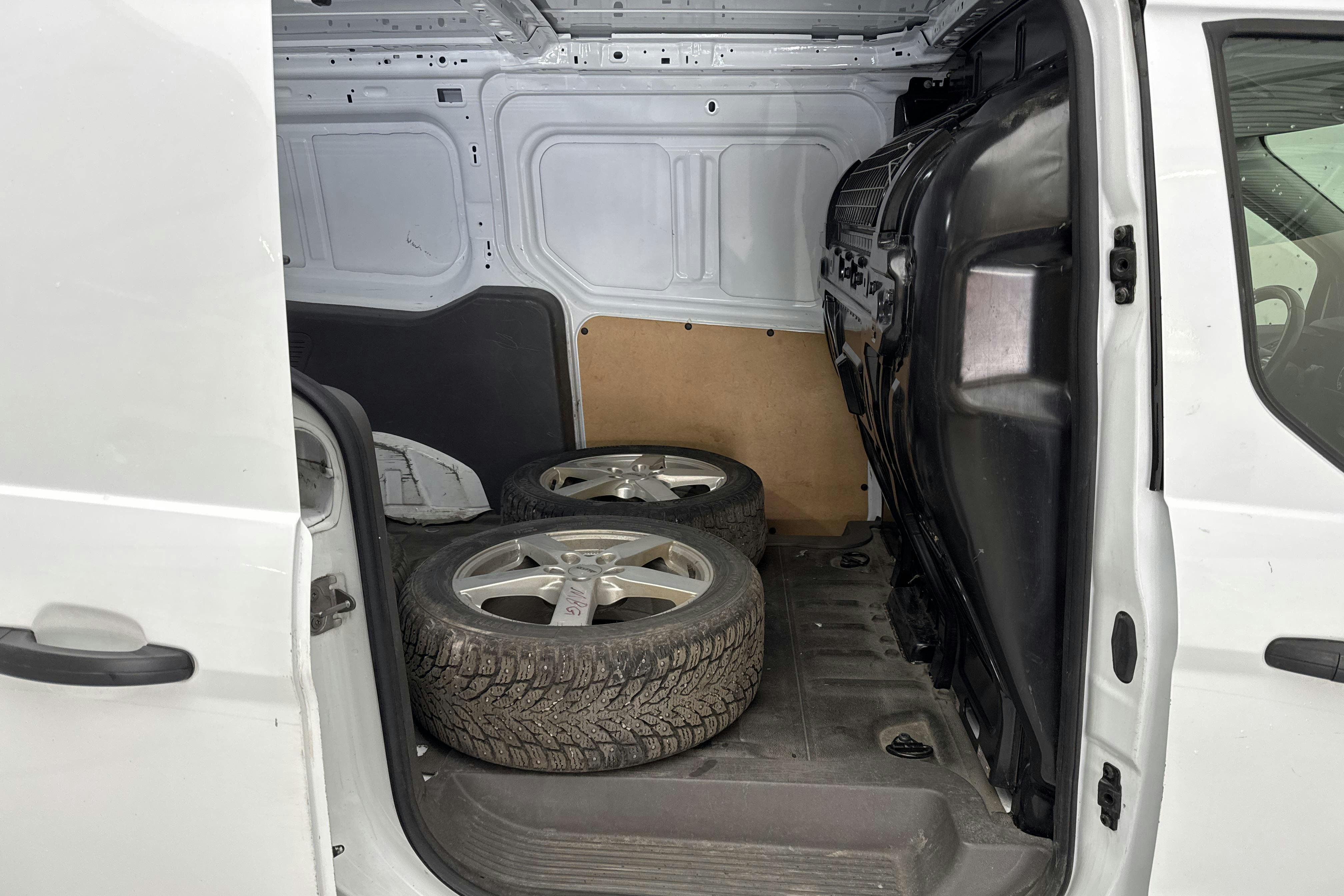 Vehicle Image 8