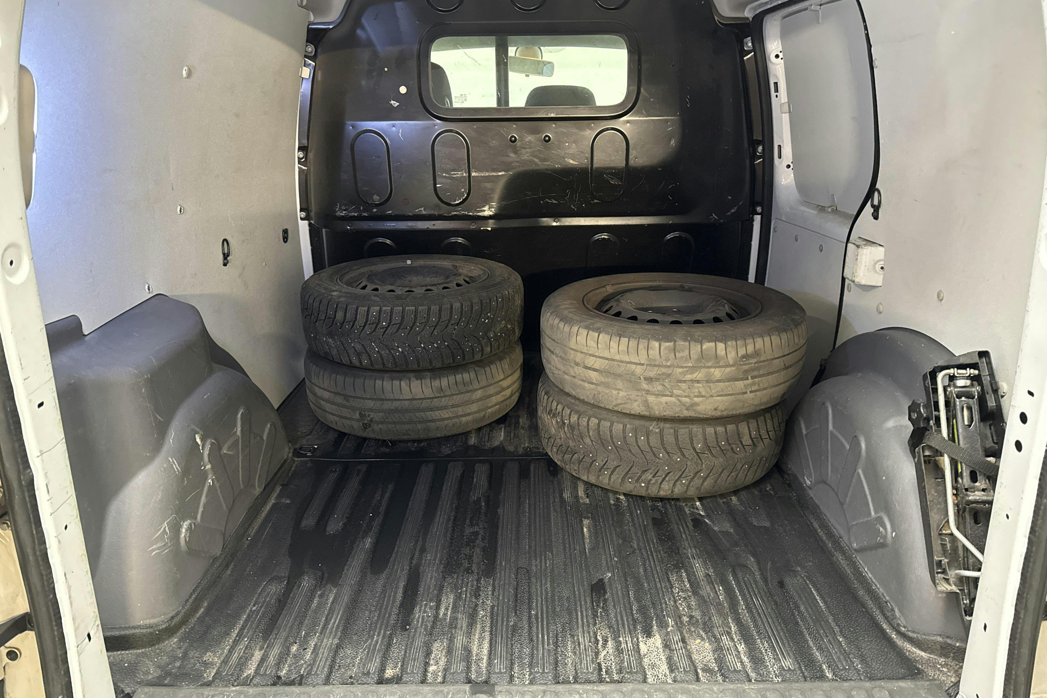 Vehicle Image 8