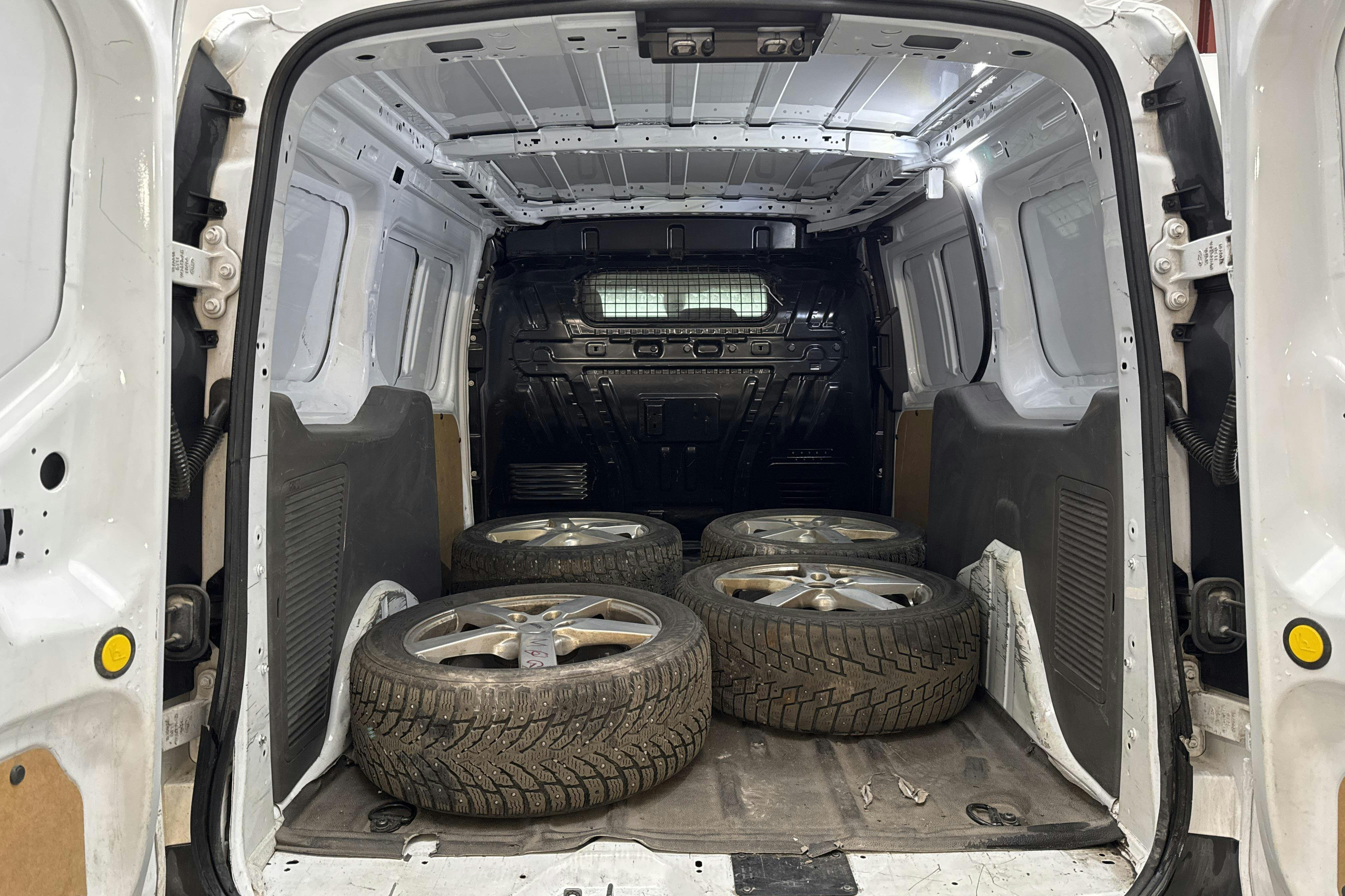 Vehicle Image 9