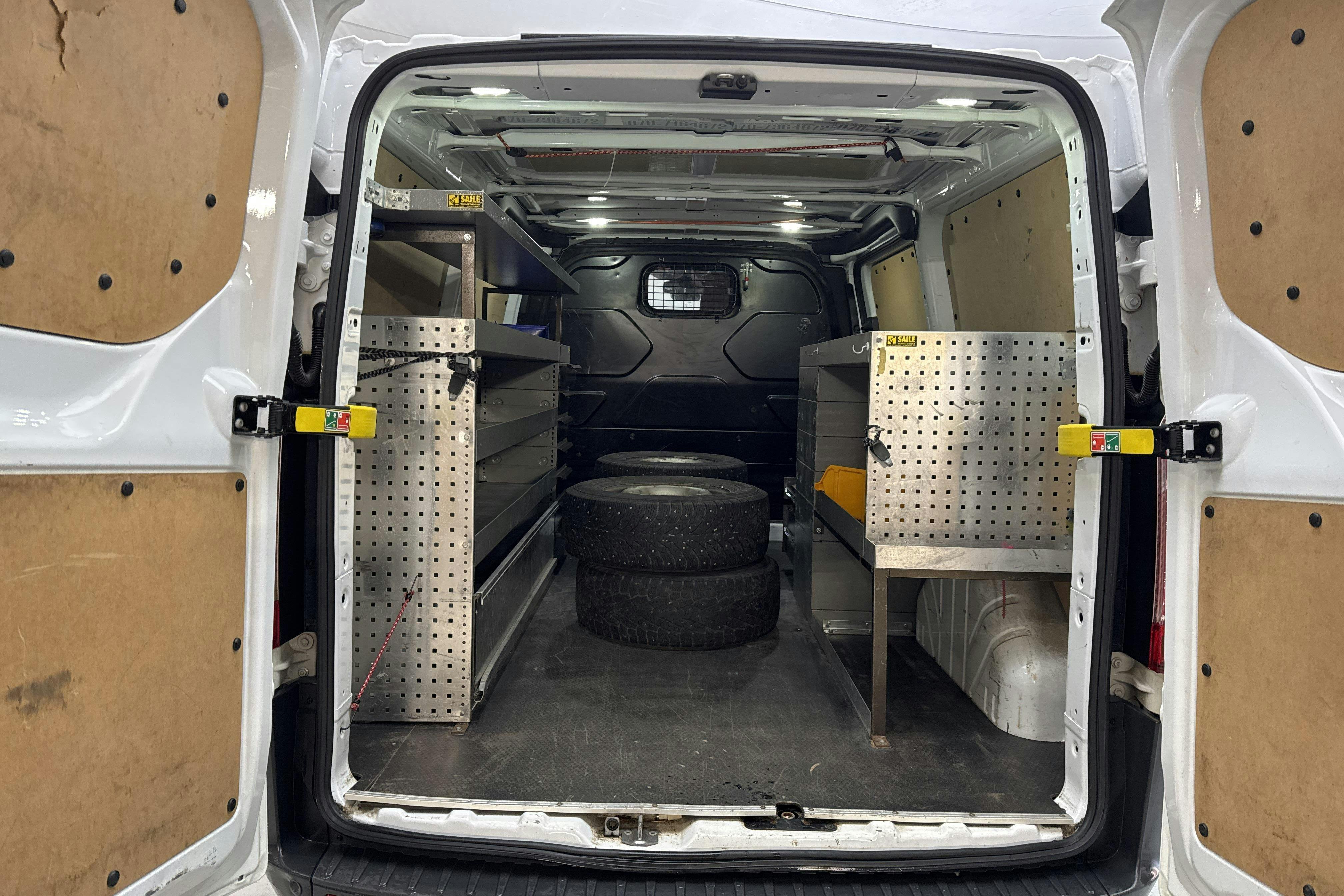 Vehicle Image 9
