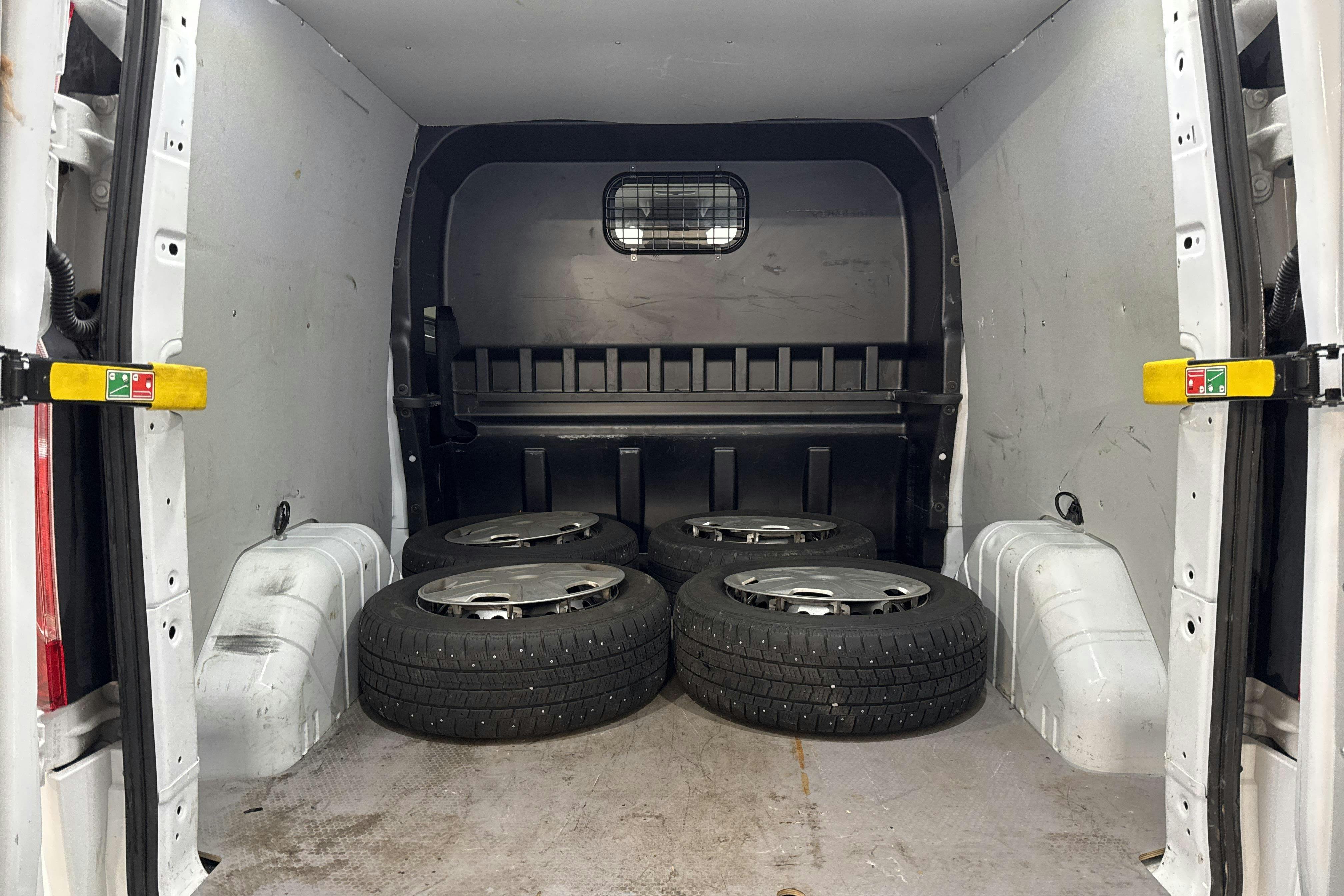 Vehicle Image 9