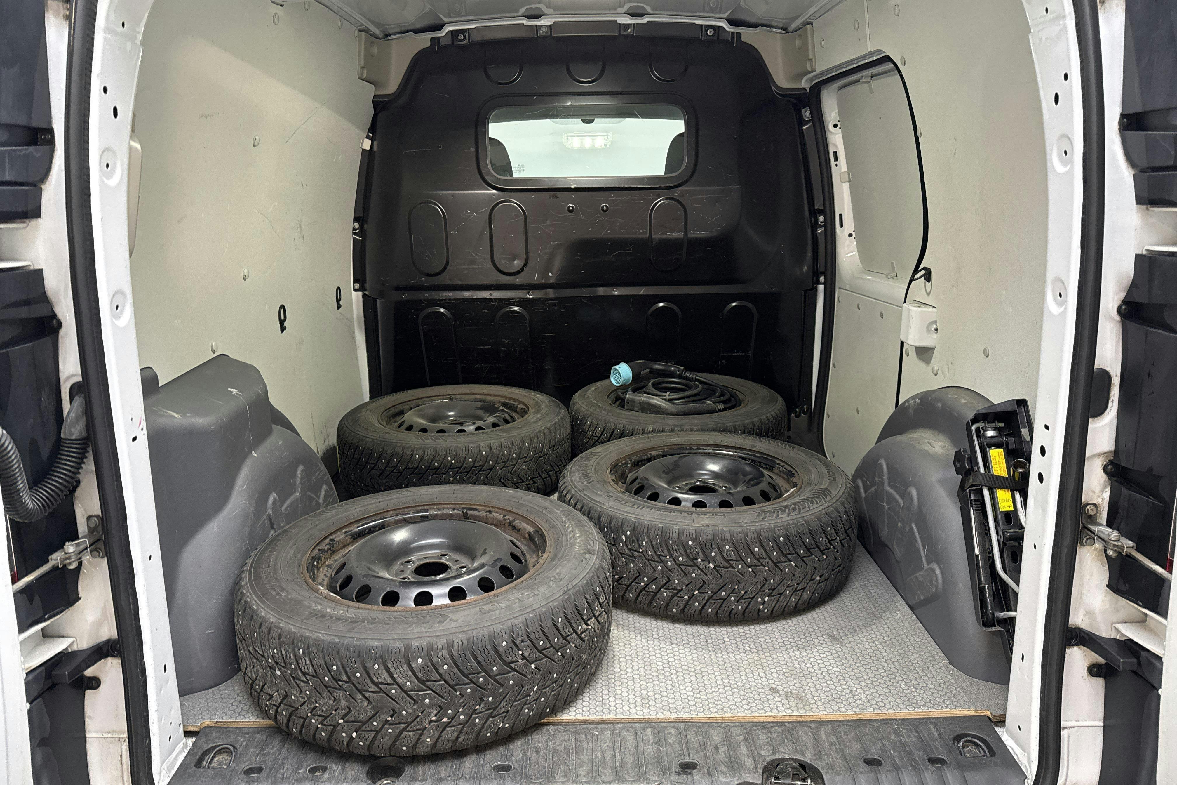 Vehicle Image 8