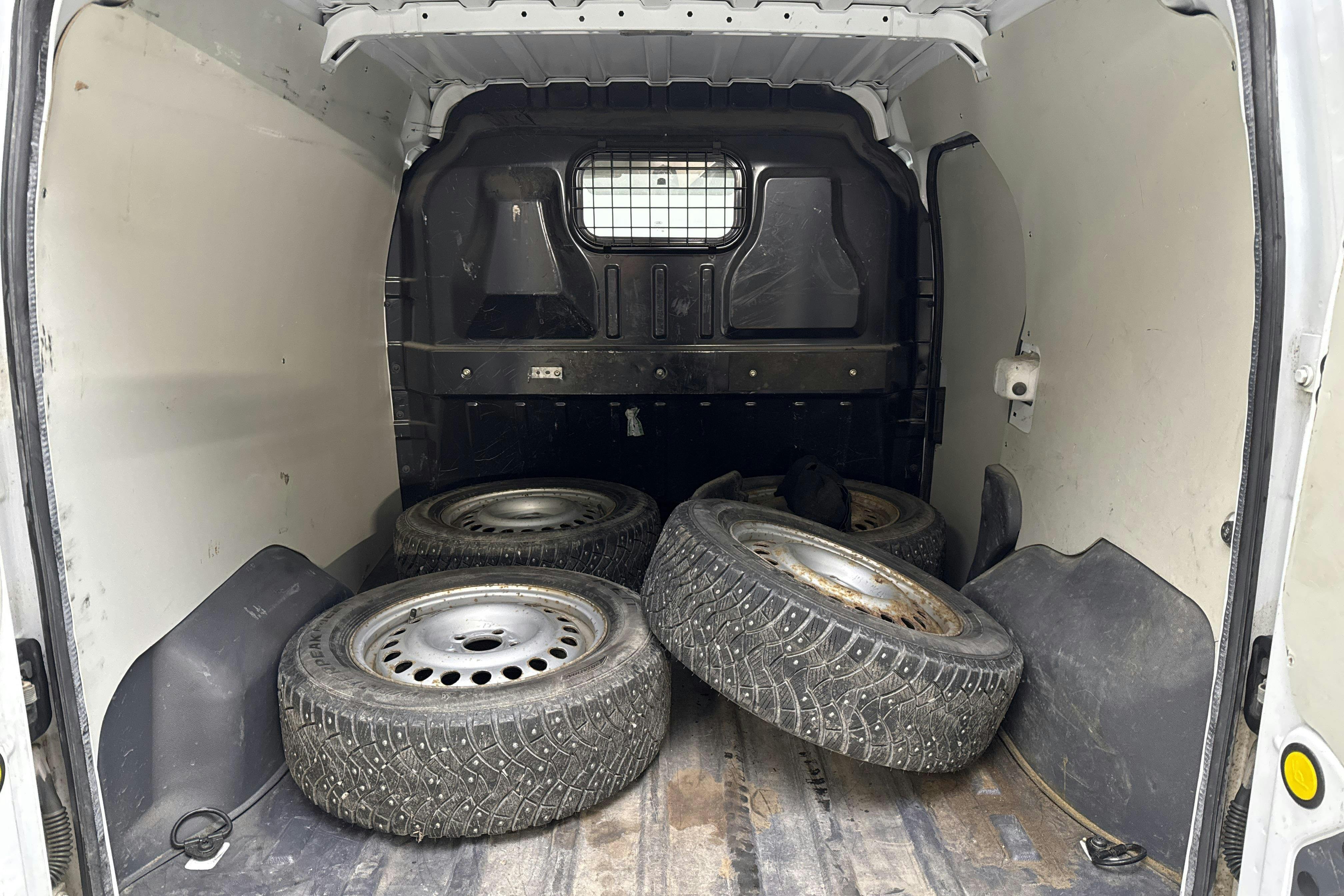 Vehicle Image 8