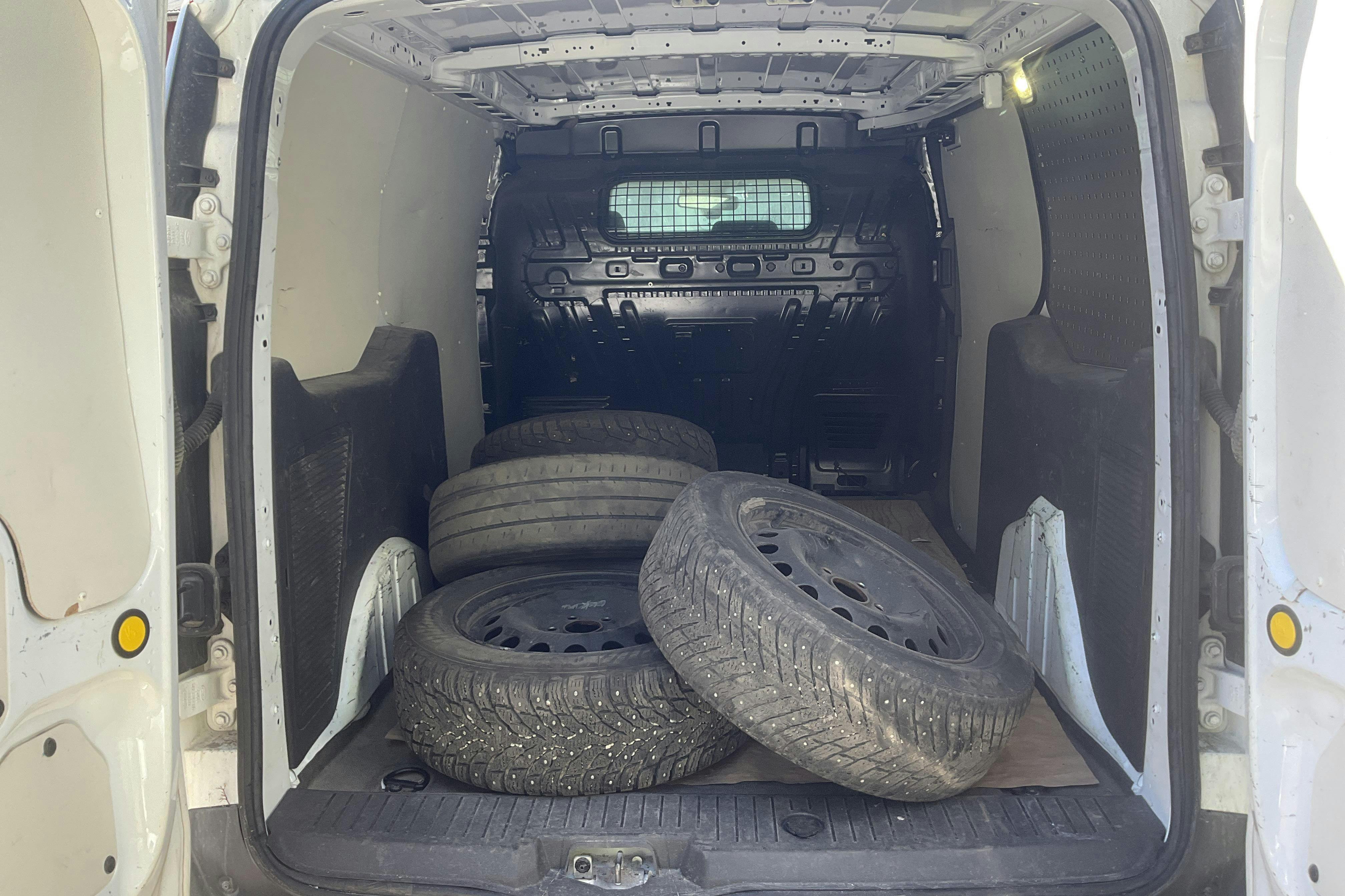 Vehicle Image 8