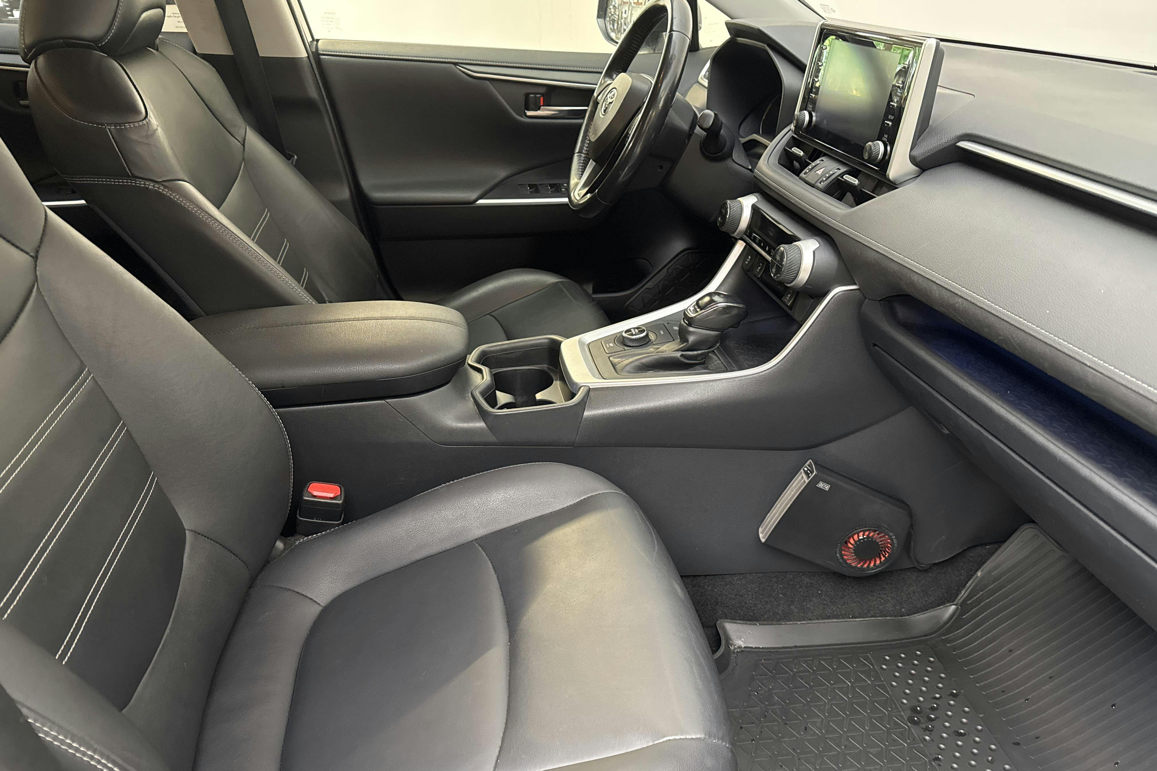 Vehicle Image 7