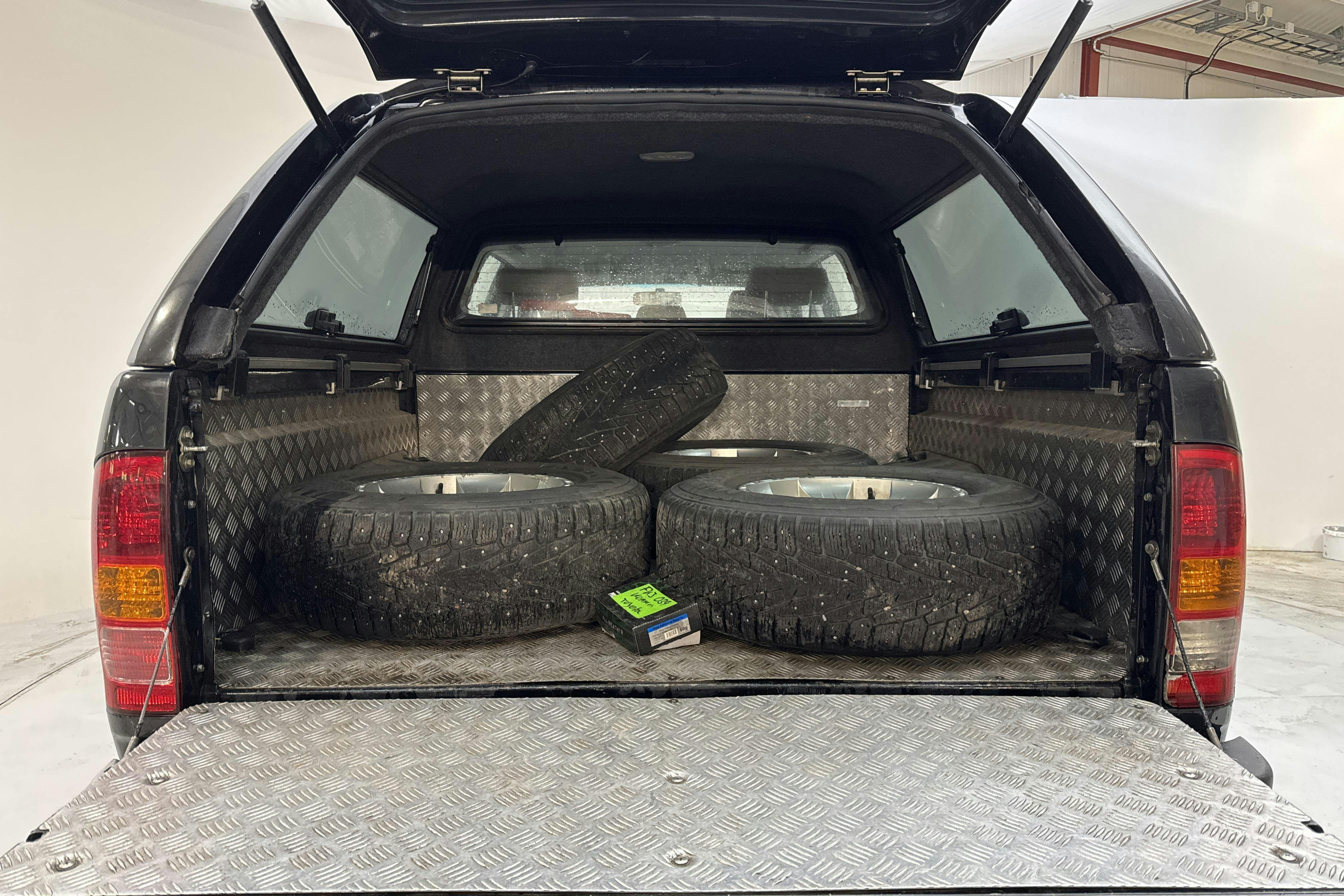 Vehicle Image 9