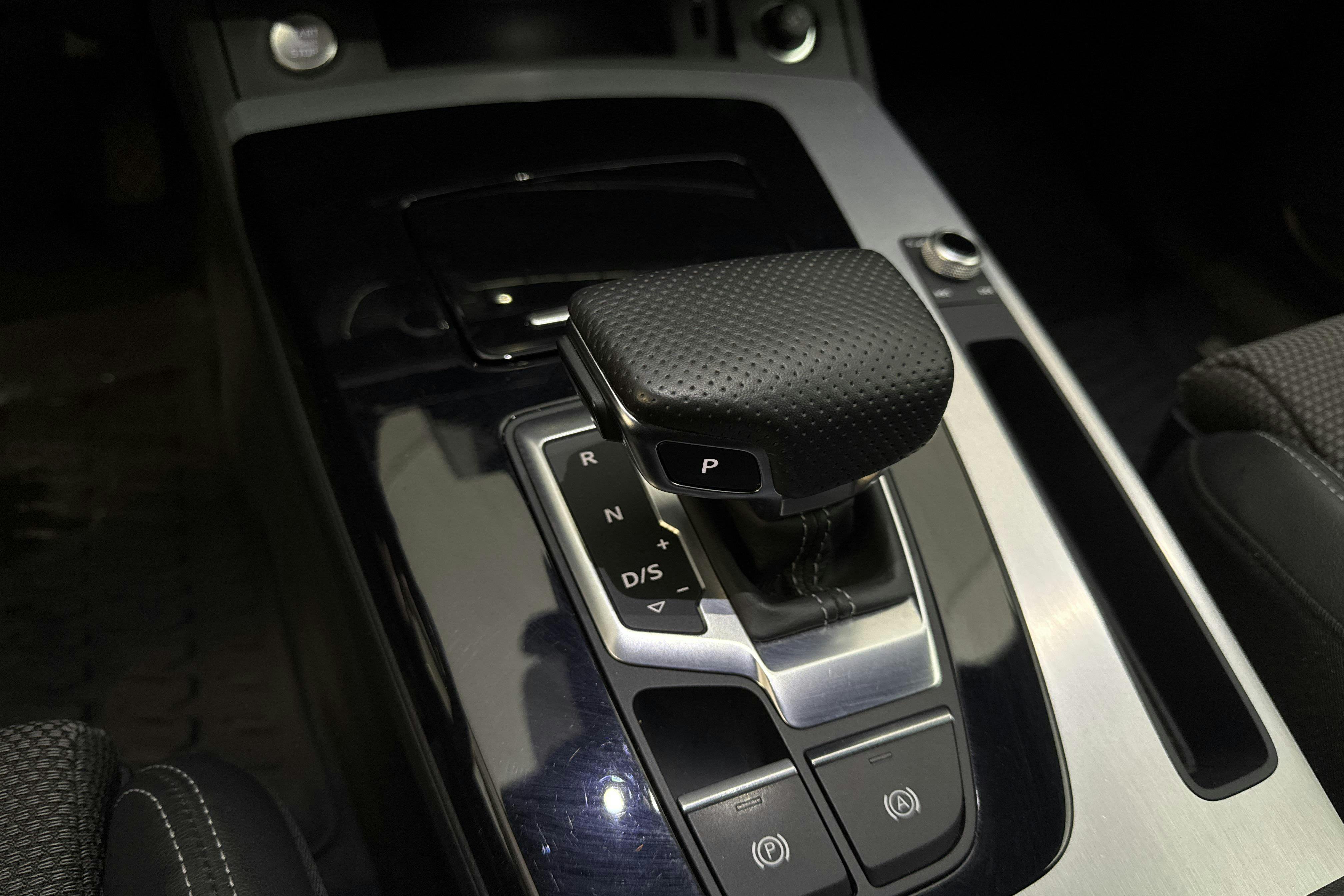 Vehicle Image 14