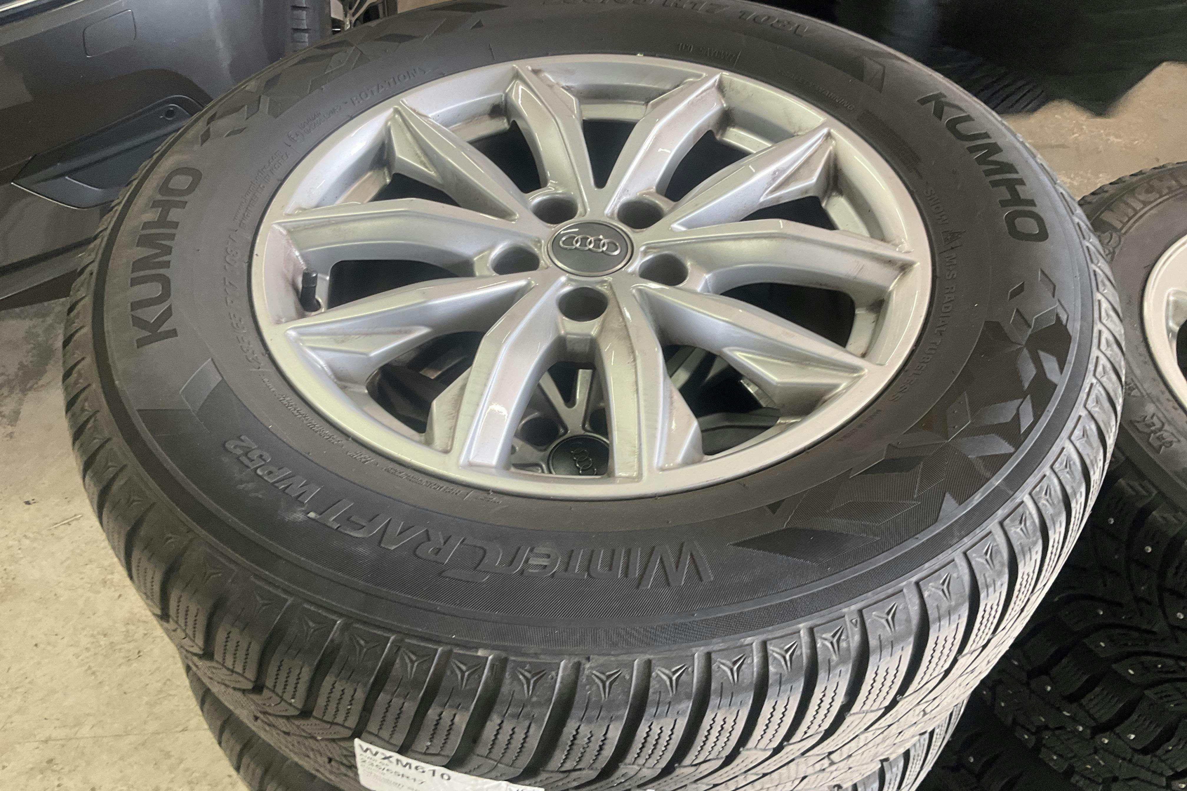 Vehicle Image 11