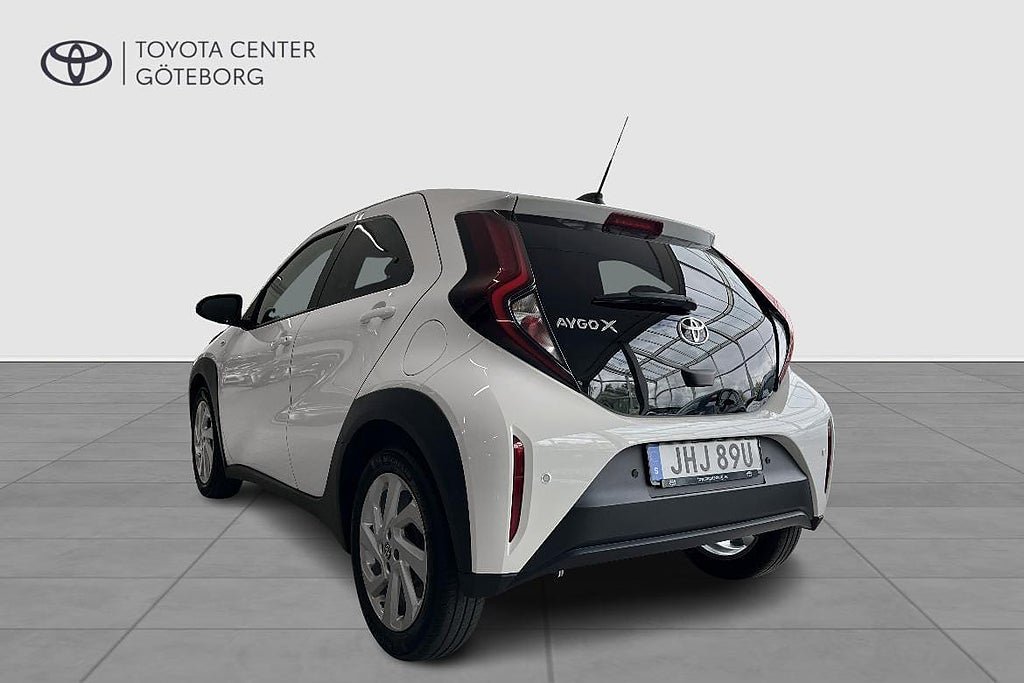 Vehicle Image 4