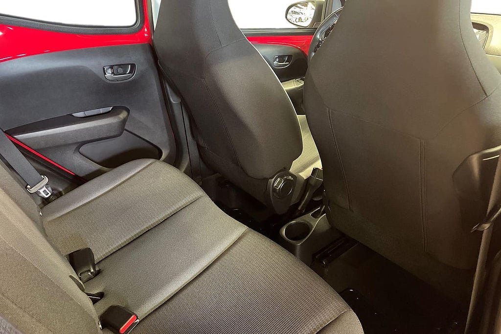 Vehicle Image 9