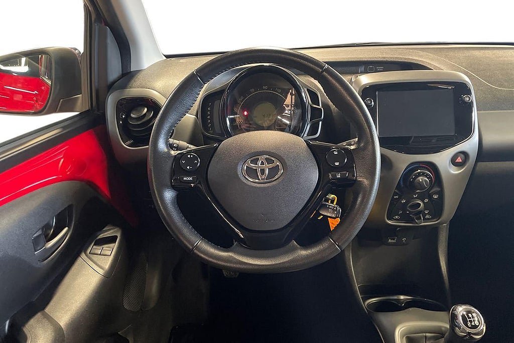 Vehicle Image 11