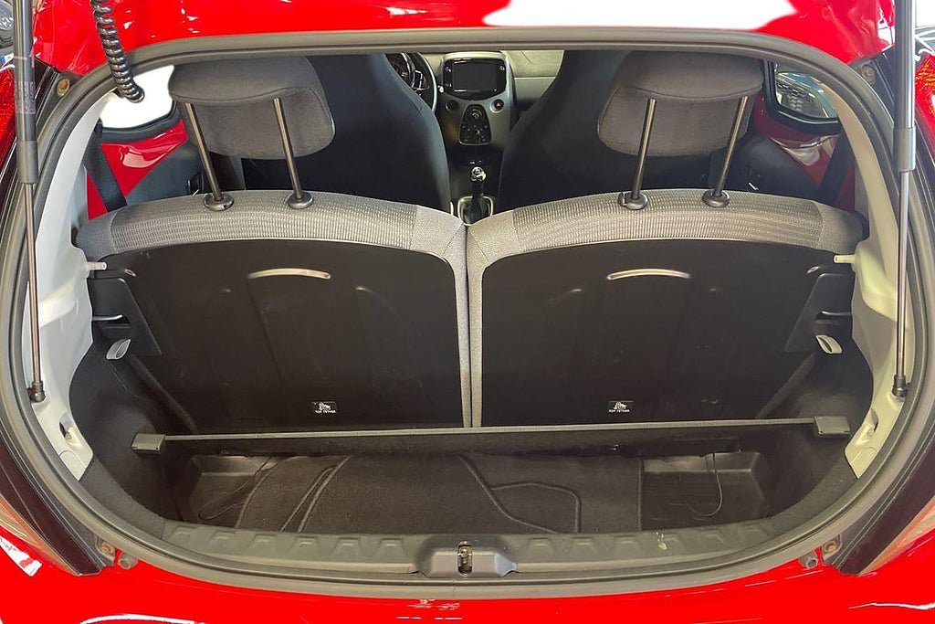 Vehicle Image 12