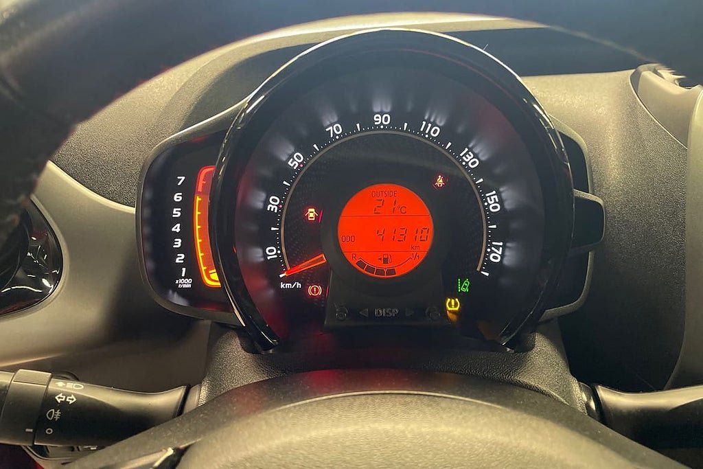 Vehicle Image 16