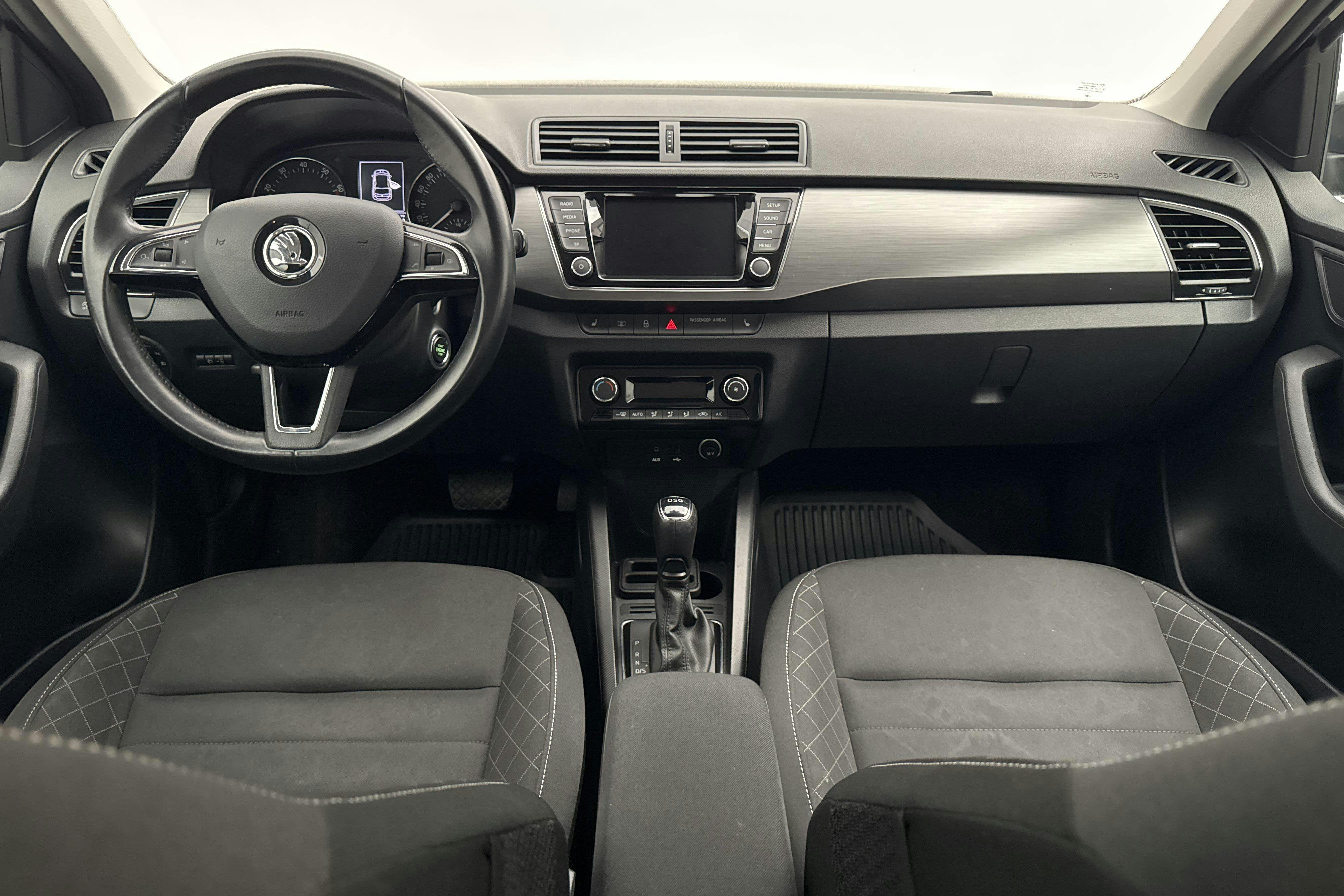 Vehicle Image 6