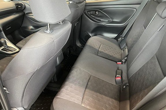 Vehicle Image 12