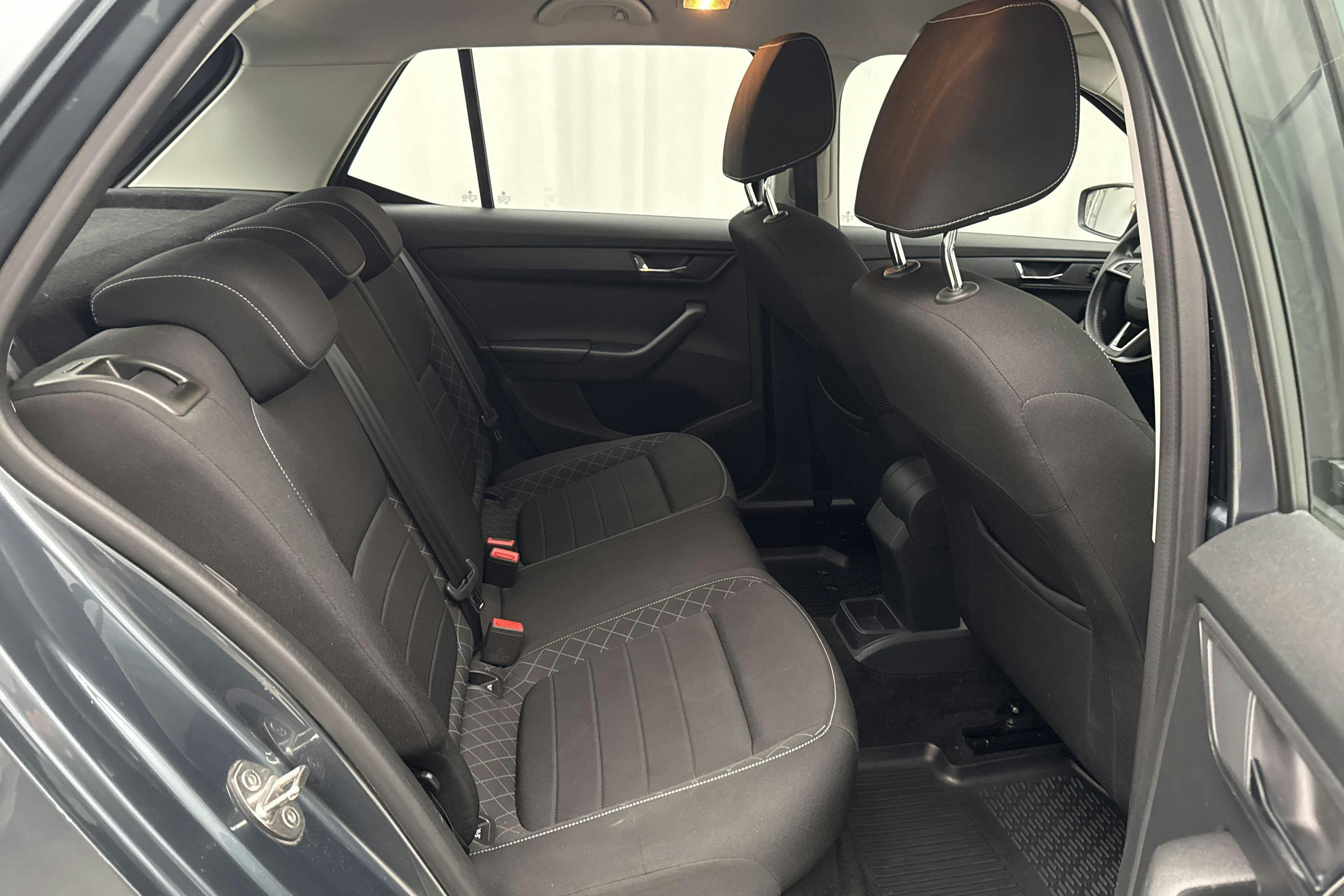Vehicle Image 8