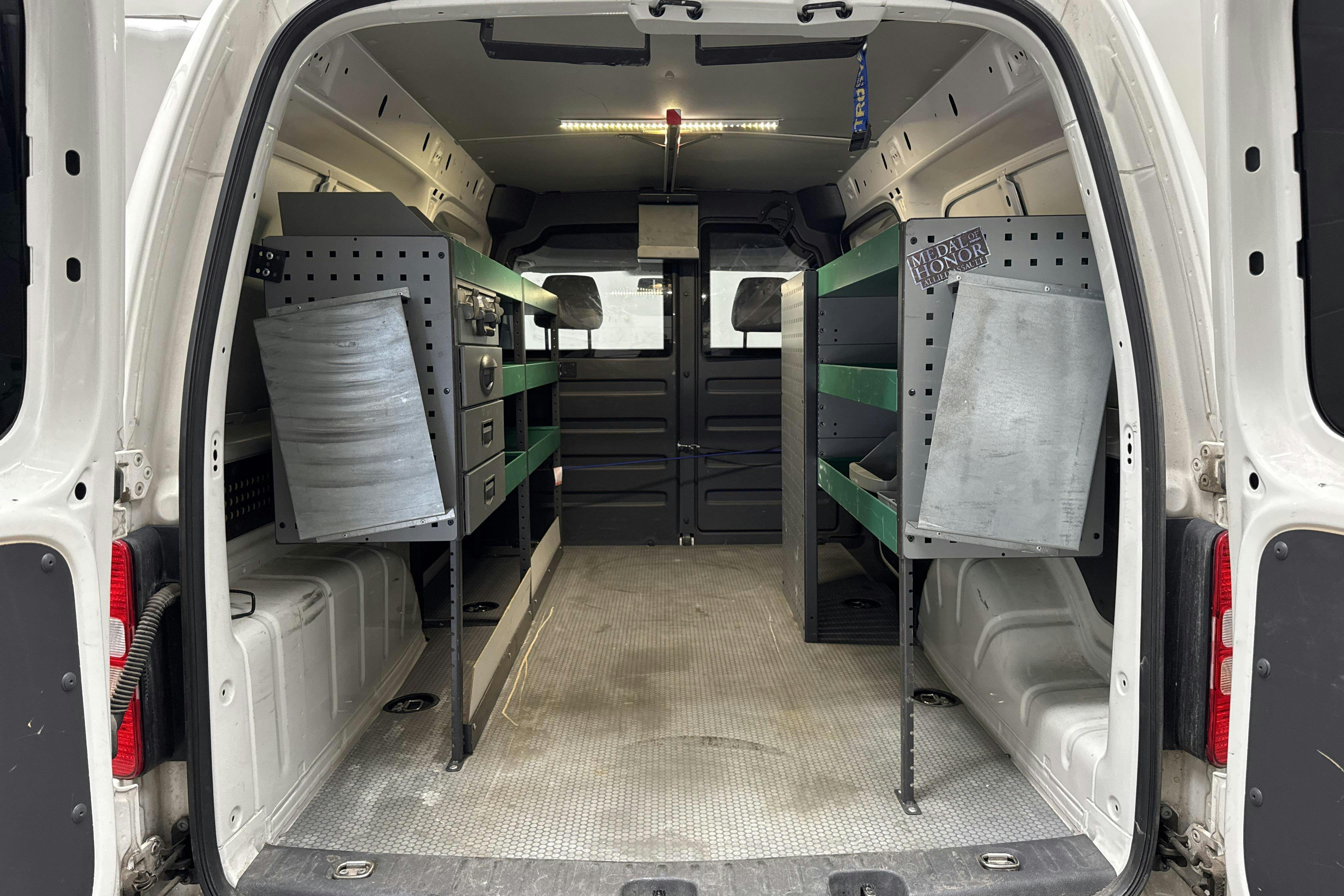 Vehicle Image 9