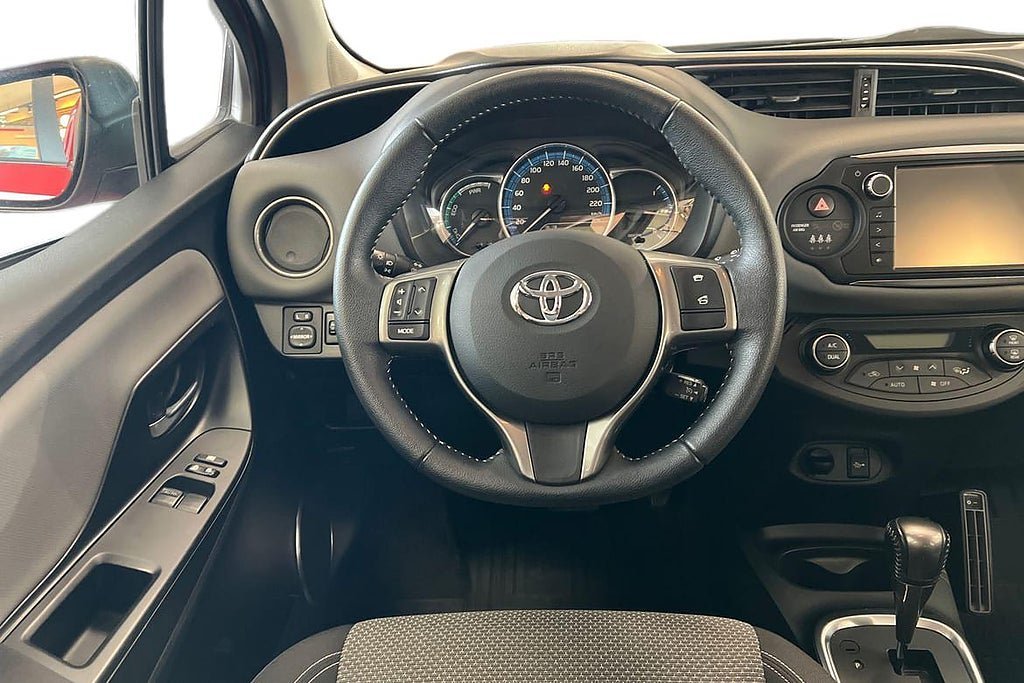 Vehicle Image 11