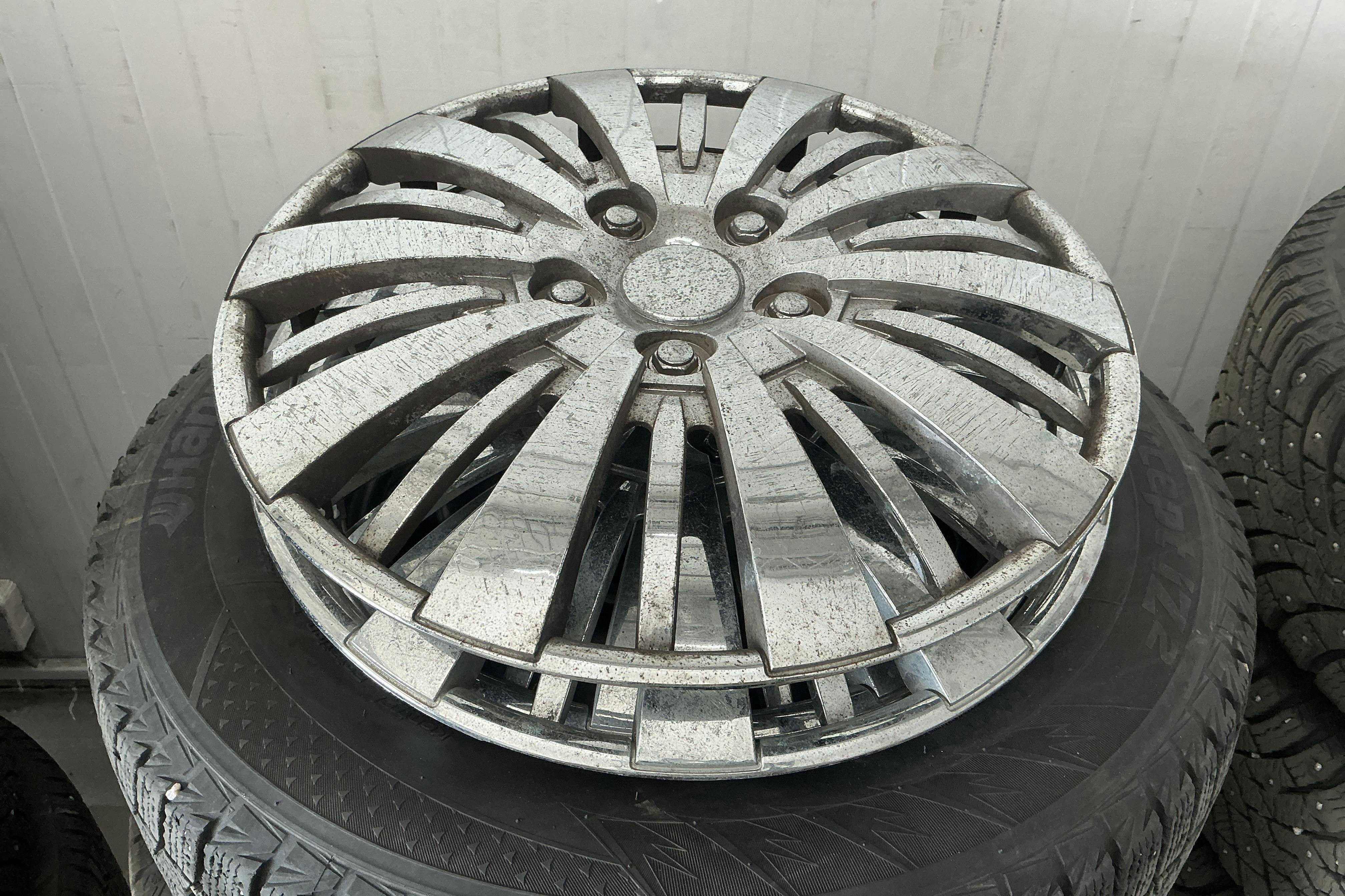Vehicle Image 16