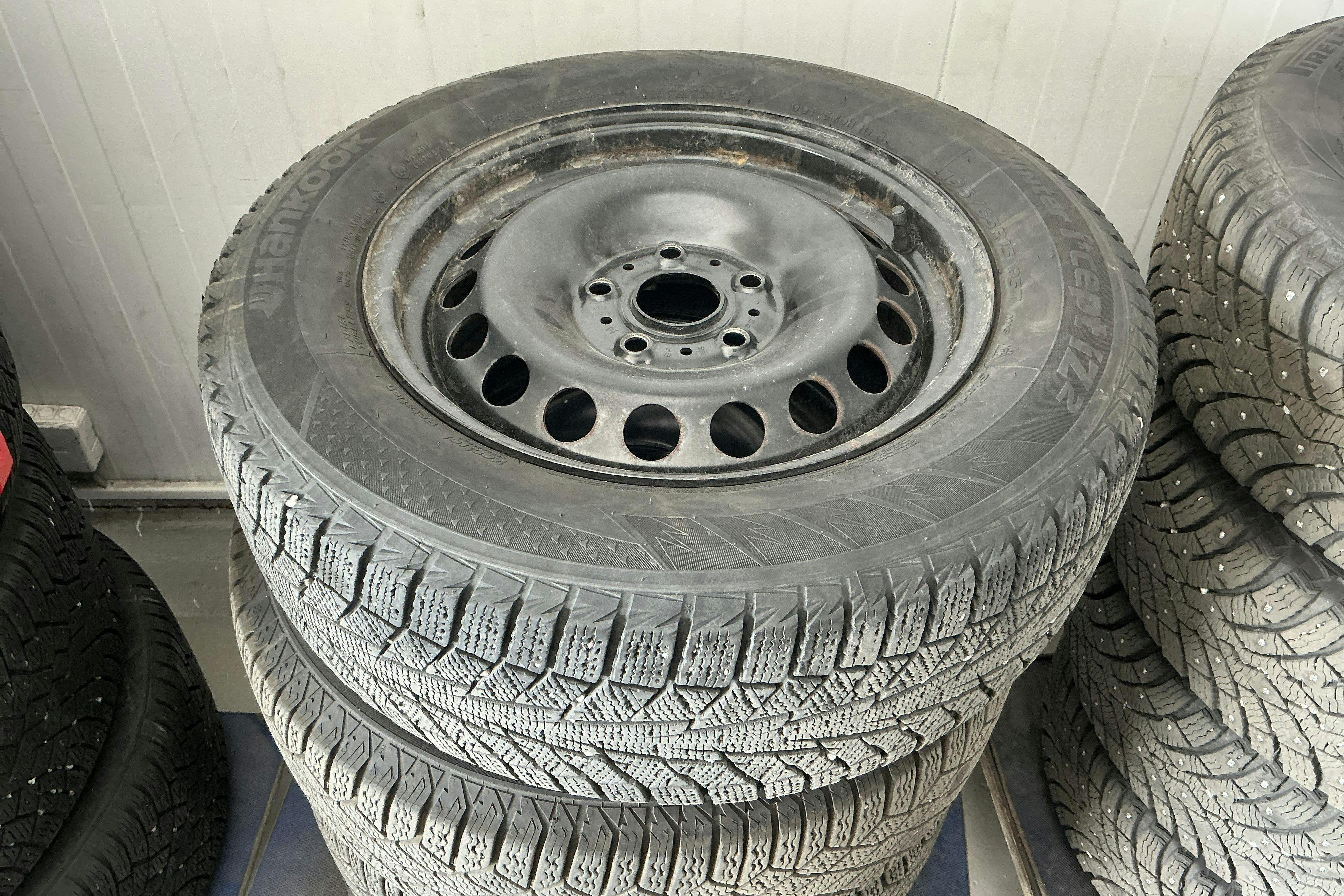 Vehicle Image 17