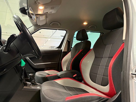 Vehicle Image 12