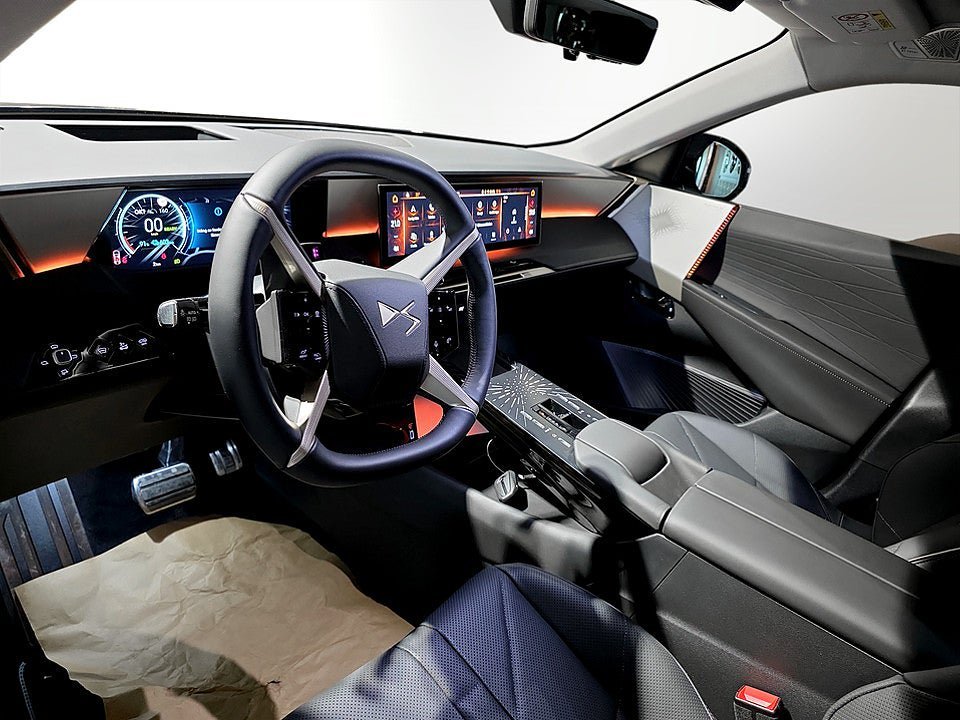 Vehicle Image 6