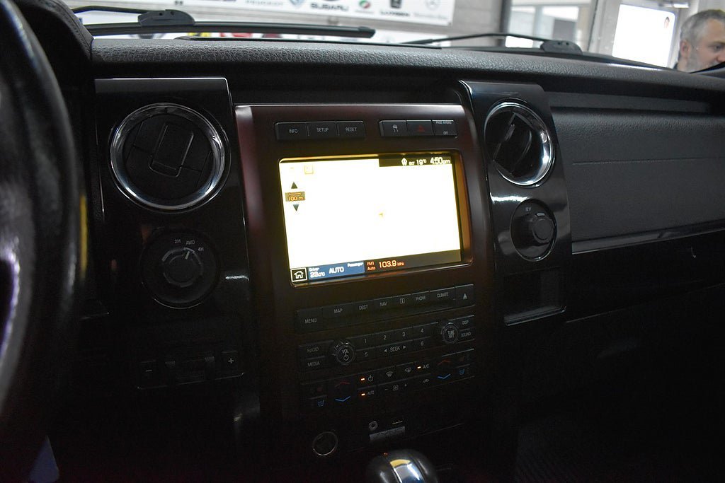 Vehicle Image 12
