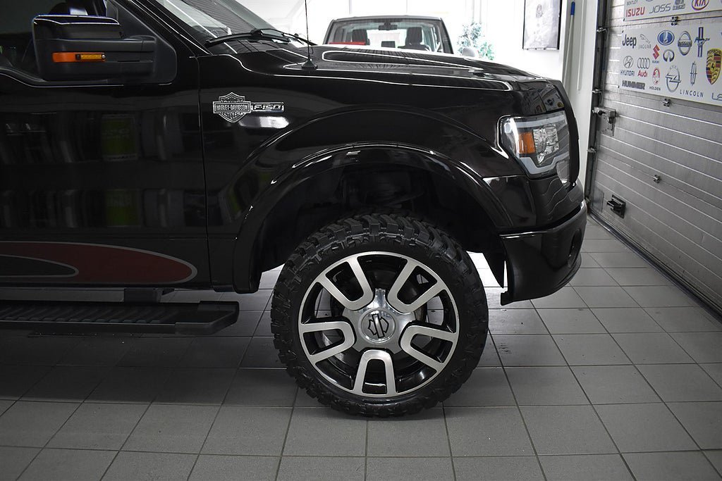 Vehicle Image 25