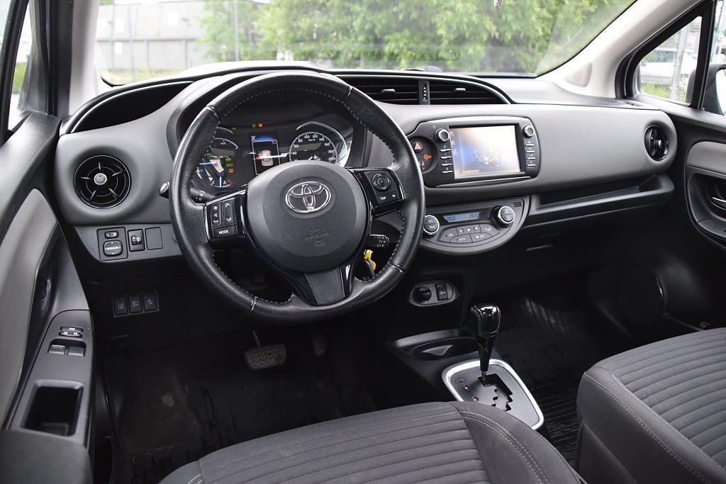 Vehicle Image 7