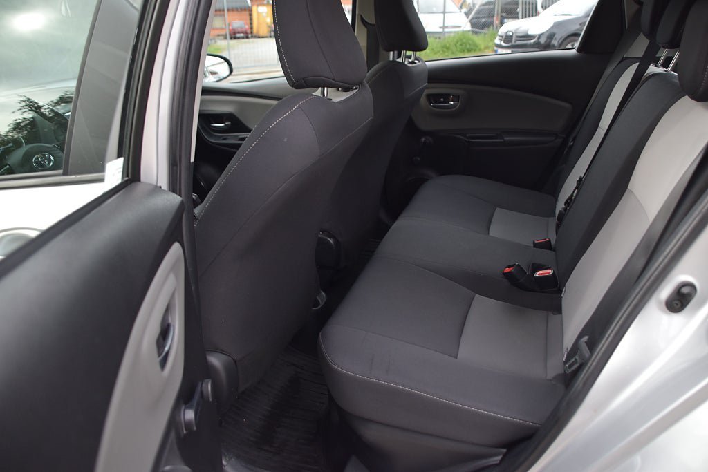 Vehicle Image 10