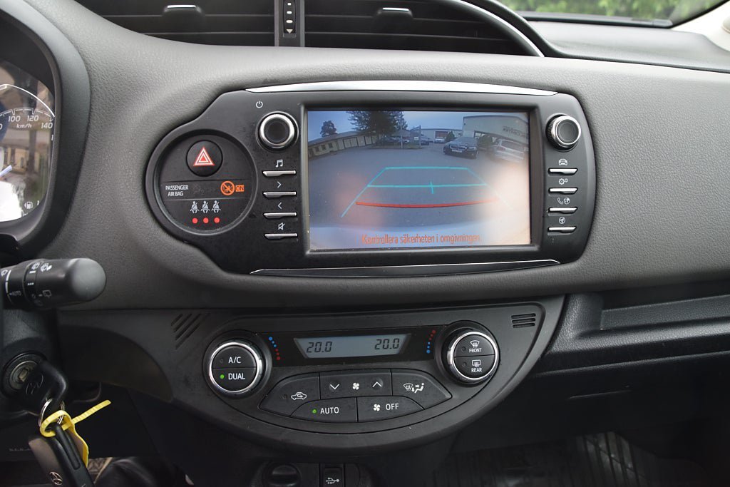 Vehicle Image 12