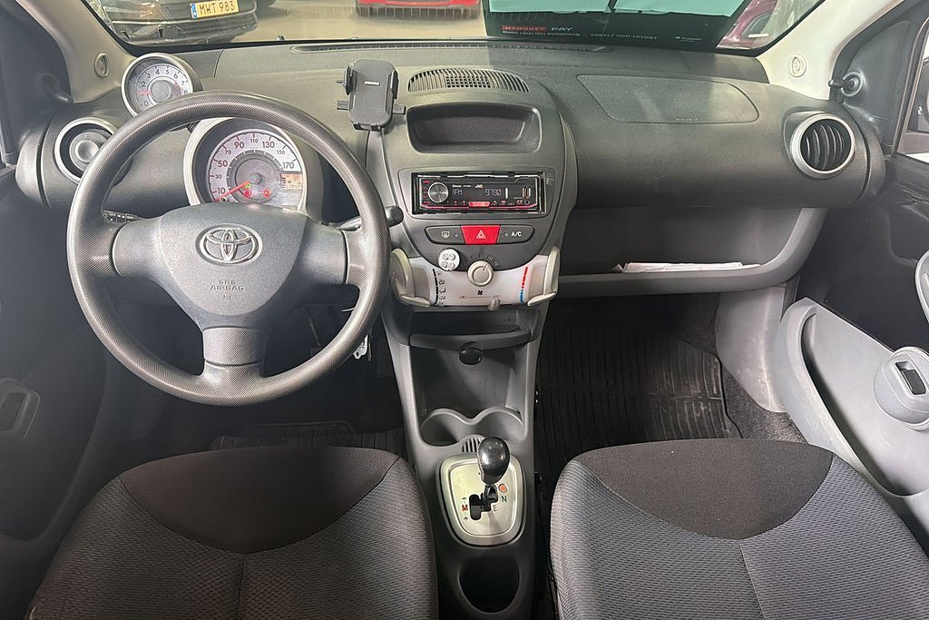 Vehicle Image 12
